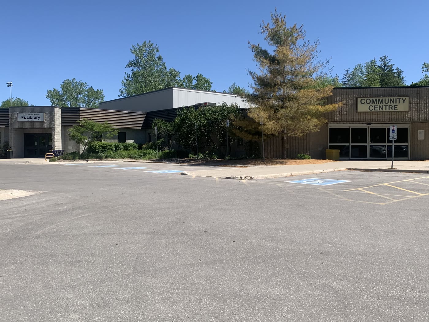 Byron community centre and library building